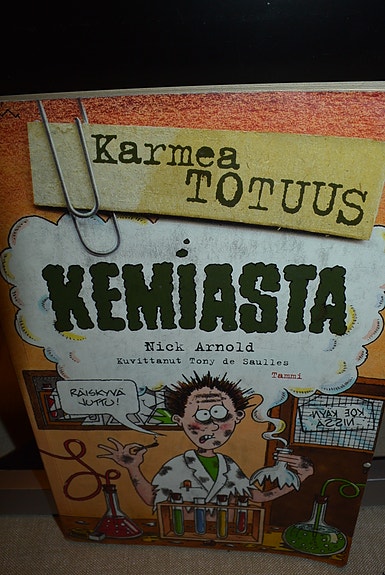 Karmea Totuus Kemiasta kirja