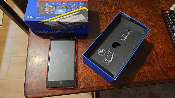 Nokia Lumia 625 – varaosiksi (näyttö ehjä)
