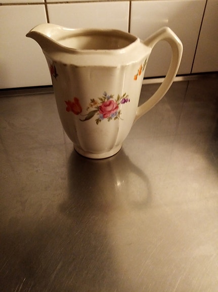 Arabian kesäkukka maitokannu