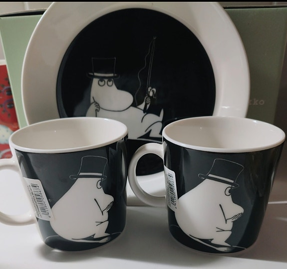 2x Muumipappamuki ja 1x Muumipappa lautanen