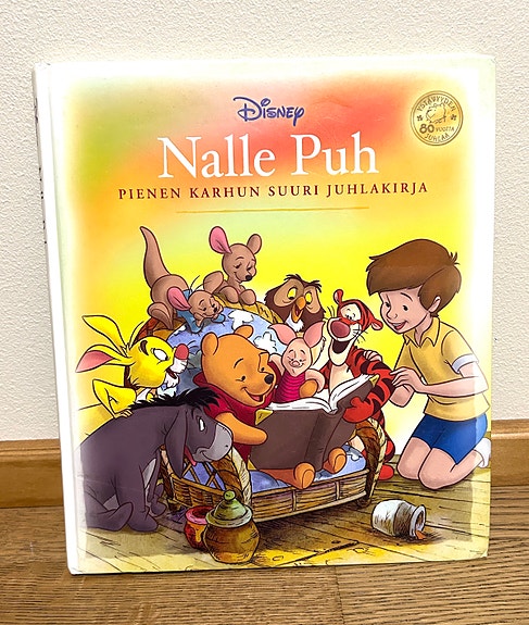 Disney Nalle Puh Pienen Karhun Suuri Juhlakirja