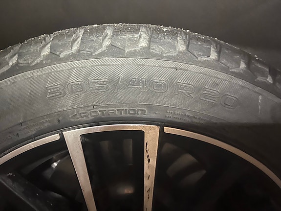 BMW X5 Xdrive 45 auton uudehko takarengas nasta Nokian hakkapeliitta