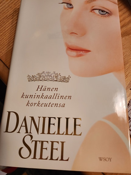 Danielle Steel Hänen kuninkaallinen korkeutensa Kirja
