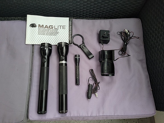 MAG-LITE valaisin-setti.