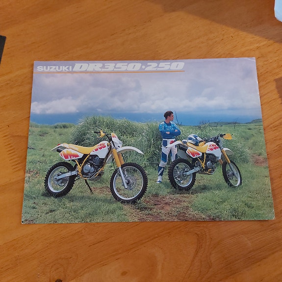 Suzuki DR350-250 mainos