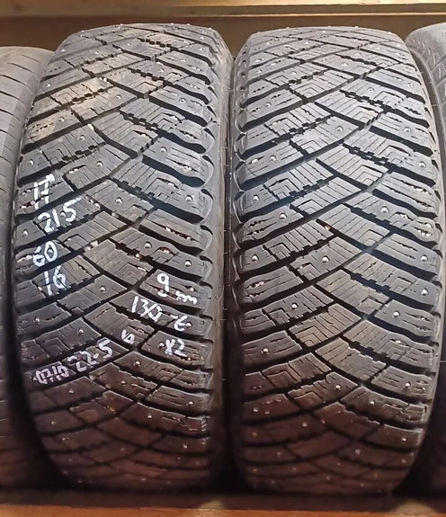 215/60R16 Goodyear nastarenkaat