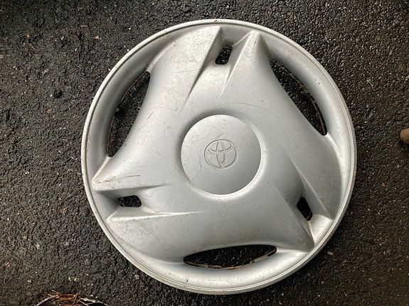 Toyota Corolla/Corolla Verso Alkuperäinen pölykapseli 15" 1 Kpl