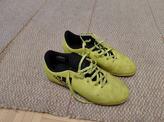 Adidas futsal kenkä