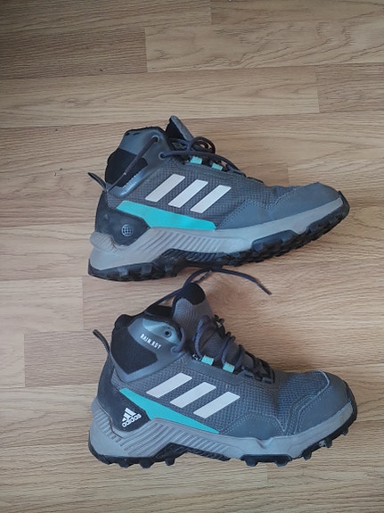 Adidaksen kengät