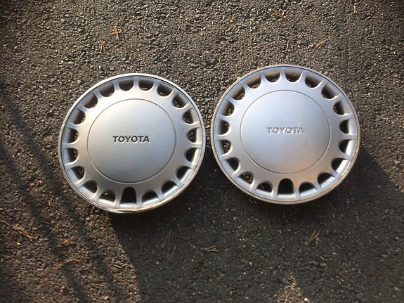 Toyota Corolla Alkuperäiset Pölykapselit 13” 2Kpl