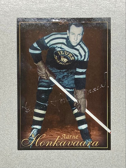 Aarne Honkavaara -kortti nimikirjoituksella