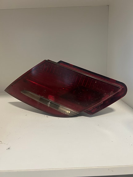 BMW E65 takaluukun oikeanpuolen valo