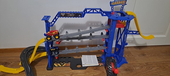 Monster Jam autotalli
