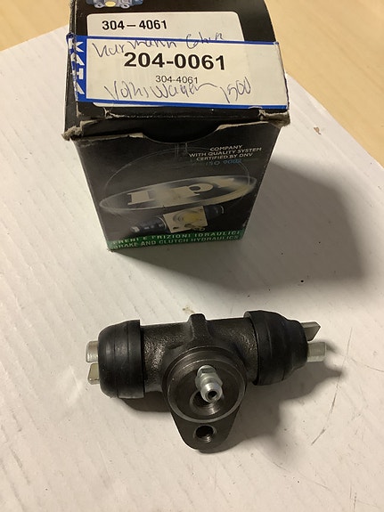 204-0061 jarrusylinteri VW KUPLA,KARMANN GHIA,K70,ym.