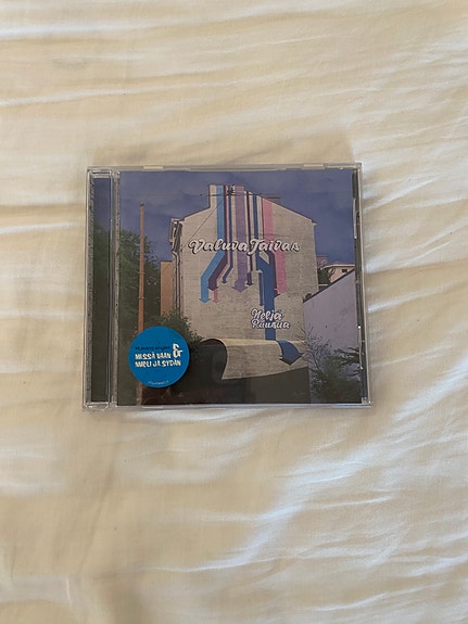 Neljä ruusua valuva taivas cd