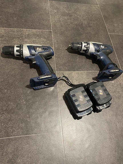 2x porakone ja akut
