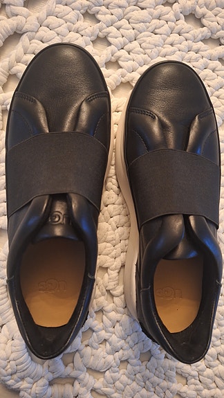 UGG Tennarit koko 37 musta