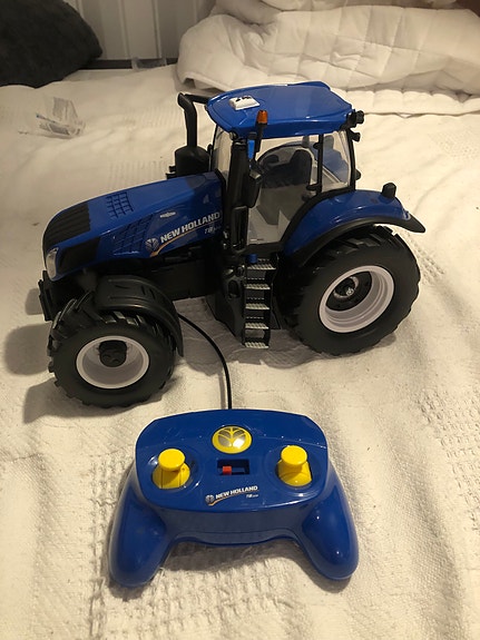 Kauko-ohjattava New Holland traktori
