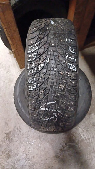 225/55R17 Nokian kitkarenkaat