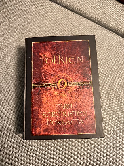 J.R.R. Tolkien Taru Sormusten Herrasta kirja