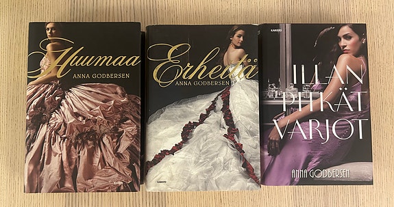 4 x Anna Godbersen