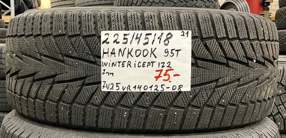 225/45R18 Hankook Winter ICept IZ2 95T kitkarengas