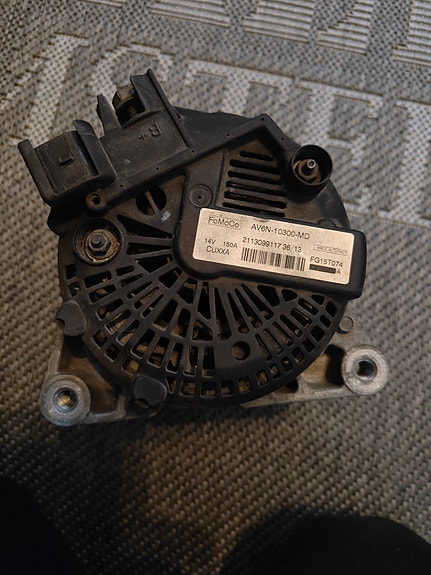 Ford volvo 150A laturi