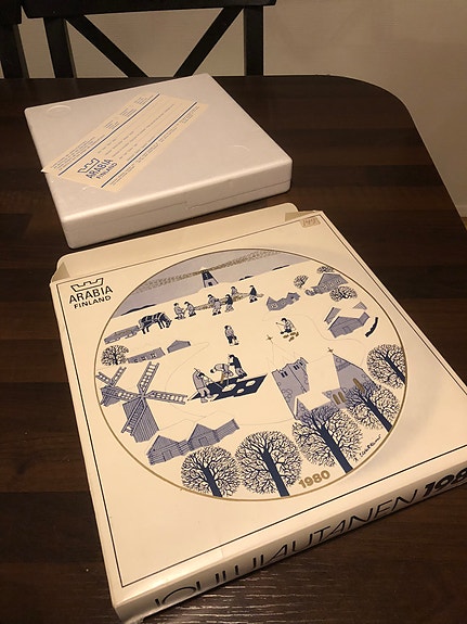 Arabia joululautanen 1980 (Raija Uosikkinen)