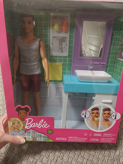 Barbie Ken nukkesarja kylpyhuoneella