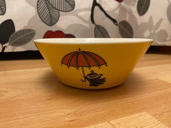 Pikku myy kulho keltainen
