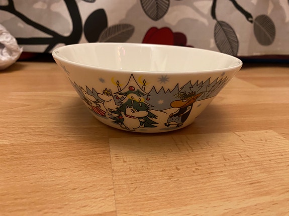 Kuusen alla kulho