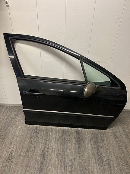 Peugeot 407 oikeanpuolen etuovi