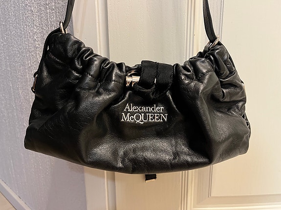 Alexander McQueen laukku
