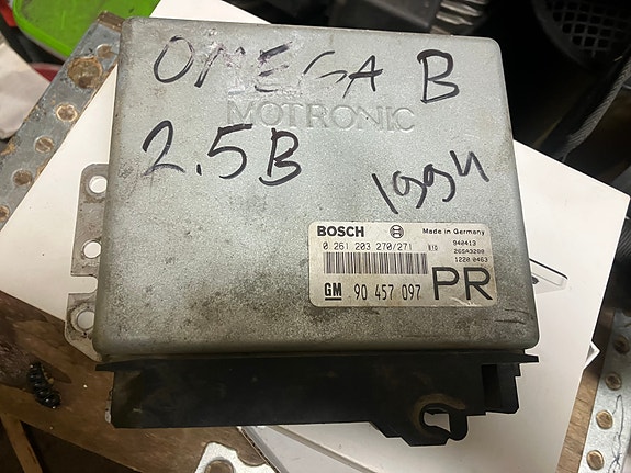 Opel Omega B ECU.