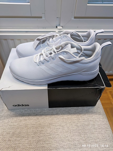 Adidas lenkkarit 45.