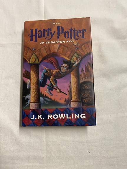 J.K. Rowling Harry Potter ja viisasten kivi kirja