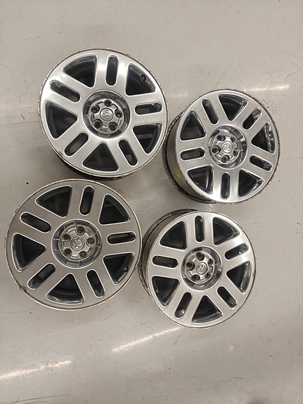 Dodge Nitro 20" vanteet. 5x114,3 jako