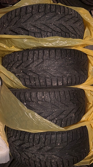 255/60/18 Nokian Hakkapeliitta R2 SUV