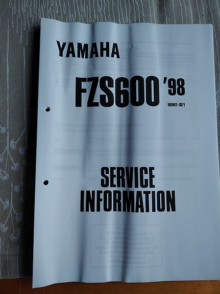 Yamaha FZS 600 -98 service information
