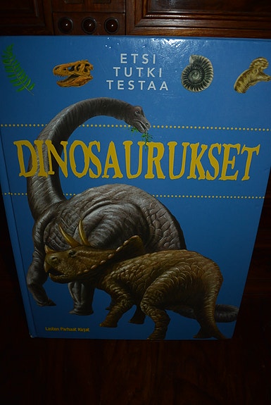 Tutki Testaa Dinosaurukset kirja