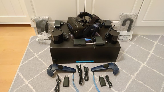 HTC Vive Pro 2 VR-lasit ja tarvikkeet