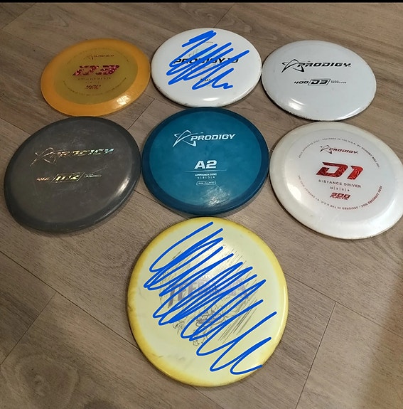 Vähän käytettyjä frisbeegolf kiekkoja
