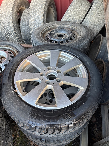 MB 16" Michelin X-Ice North 4