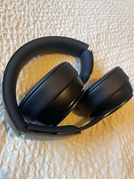 Beats Solo Pro kuulokkeet mustat