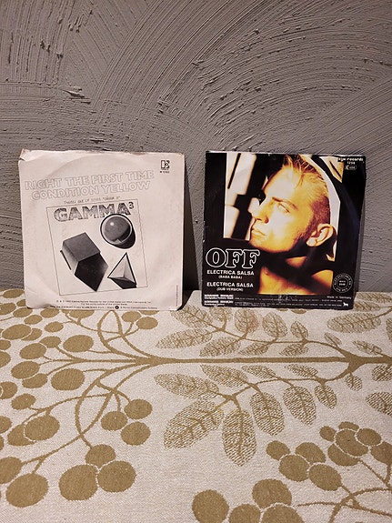 Single vinyyli levyt 2 kpl