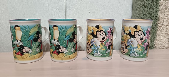Disney mukit 4 kpl