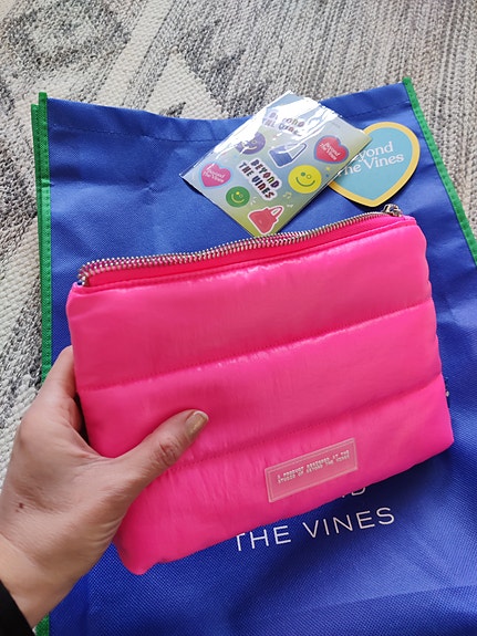 Beyond the Vines pouch (neon pink 🩷) uusi