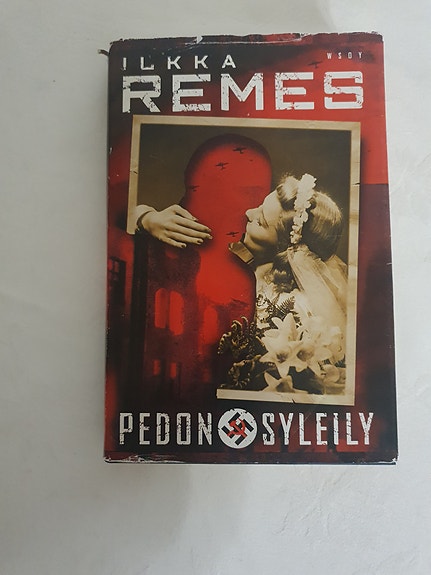 Ilkka Remeksen kirja Pedon syleily