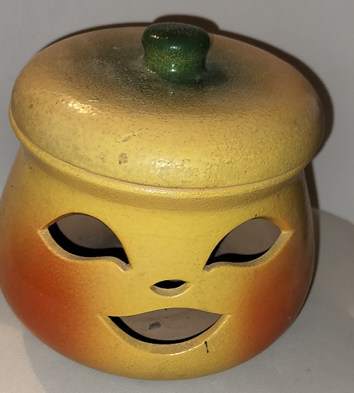 Keraaminen sipulipurkki