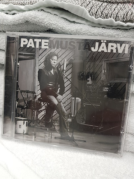 Pate Mustajärvi Musta CD-levy